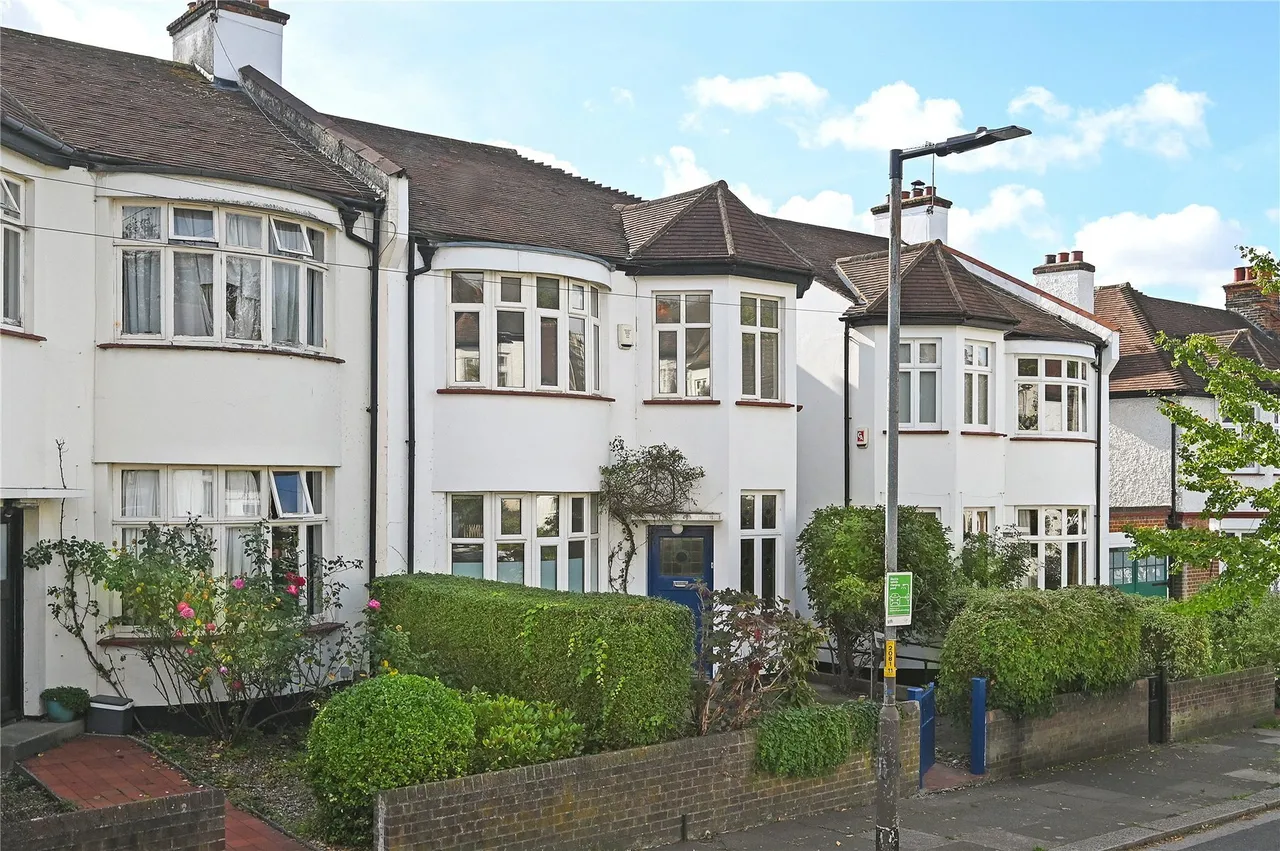 3 bed house to rent, Carver Road, London, SE24