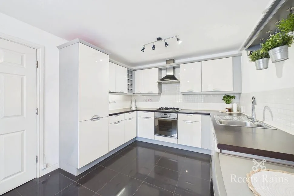 Deans Court, Pontefract, West Yorkshire, WF8, photo 2