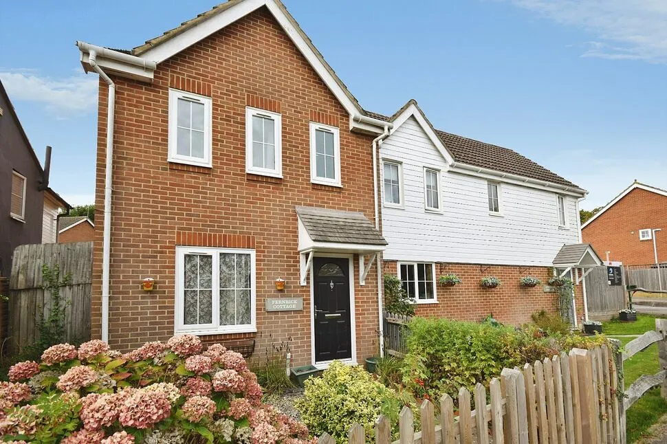 3 bed house for sale — Main Street, Peasmarsh, East Sussex, TN31