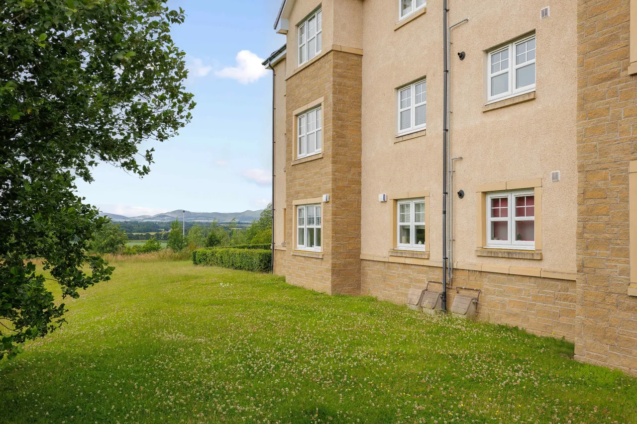 Whitehouse Gardens, Gorebridge, photo 15
