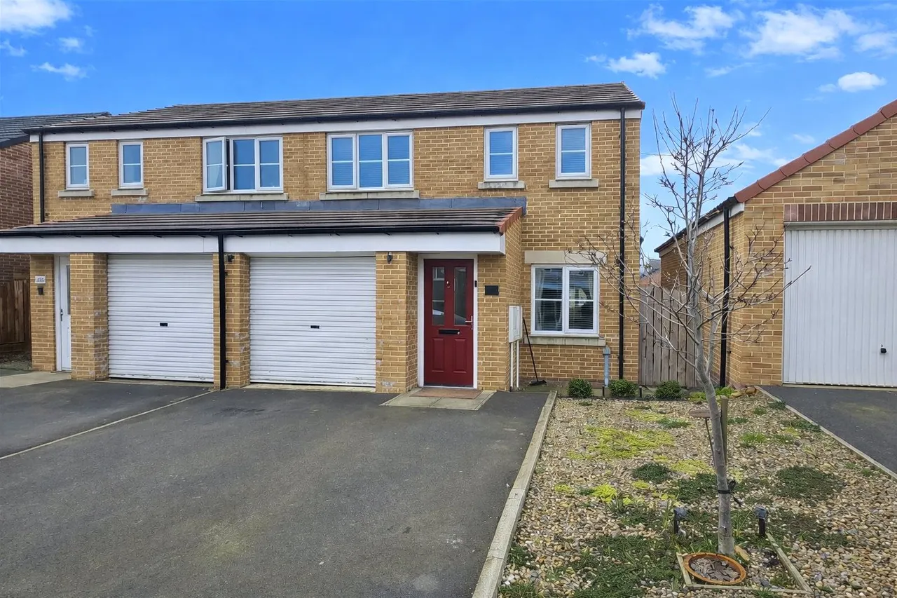 3 bed house for sale — Runnymede Way, Northallerton, North Yorkshire, England, DL6 2FB