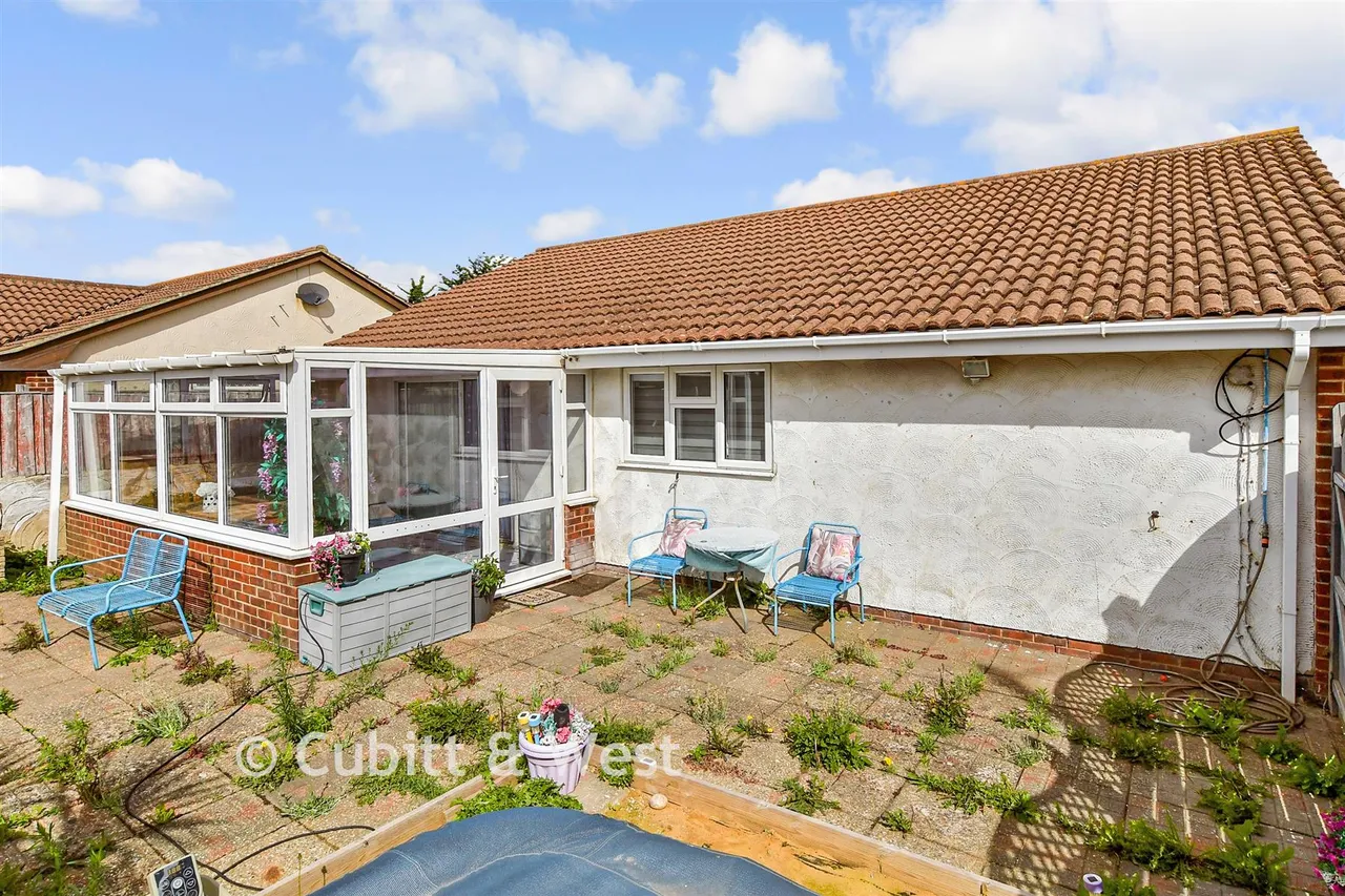 West Front Road, Bognor Regis, PO21, photo 15