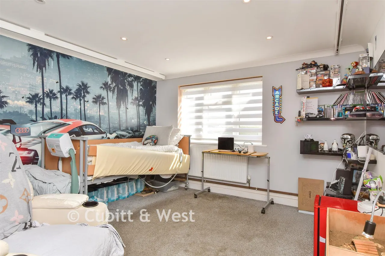West Front Road, Bognor Regis, PO21, photo 12