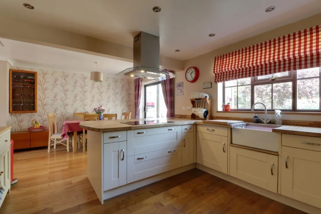 Ingle Court, Woolsthorpe by Colsterworth, NG33, photo 3