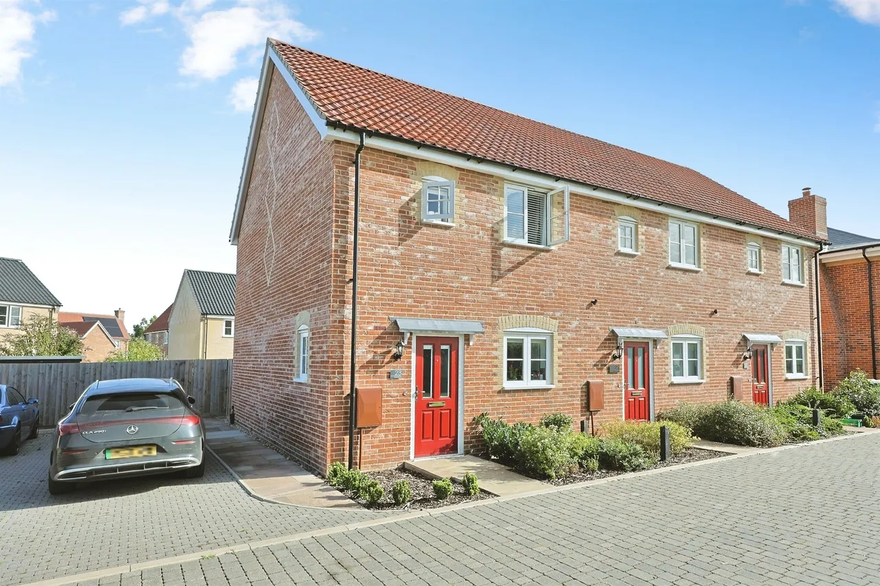 2 bed house for sale — Hewitt Drive, Mattishall, Dereham