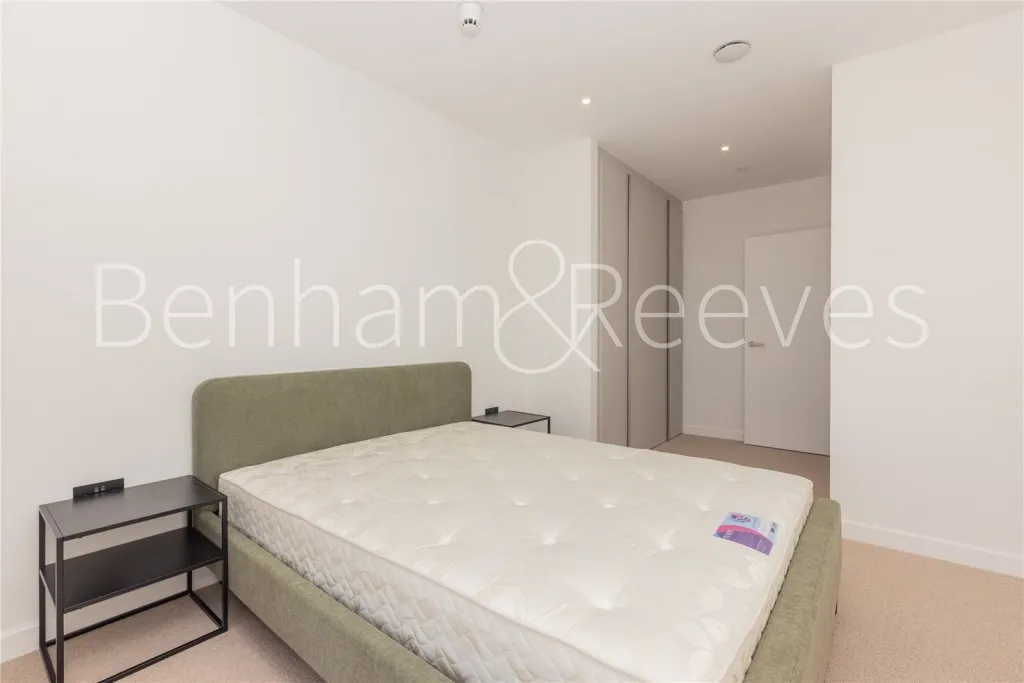 Carnwath Road, Imperial Wharf, SW6, photo 5