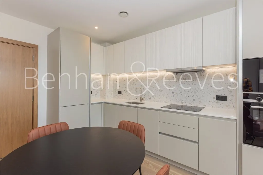 Carnwath Road, Imperial Wharf, SW6, photo 2