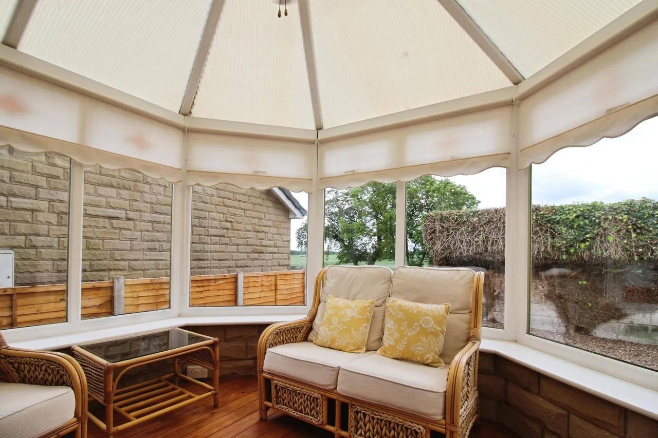 Manor Park, Shaw Cross, WF12, photo 4