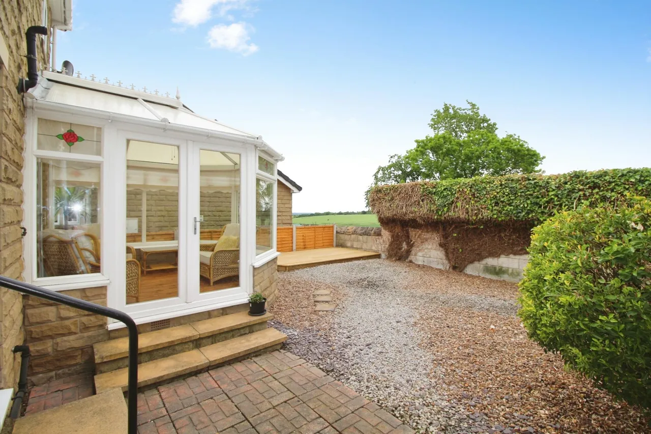 Manor Park, Shaw Cross, WF12, photo 22