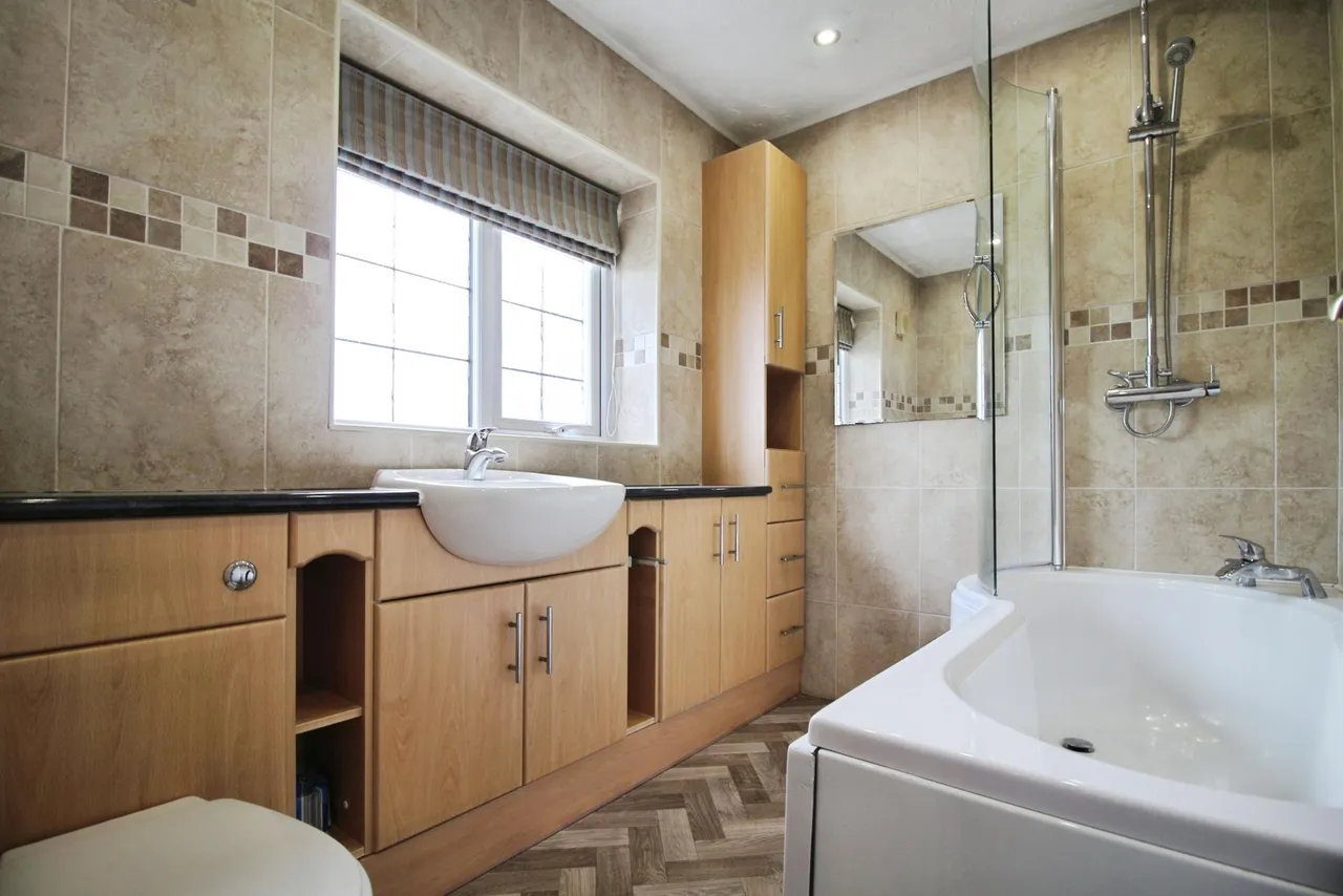 Manor Park, Shaw Cross, WF12, photo 18