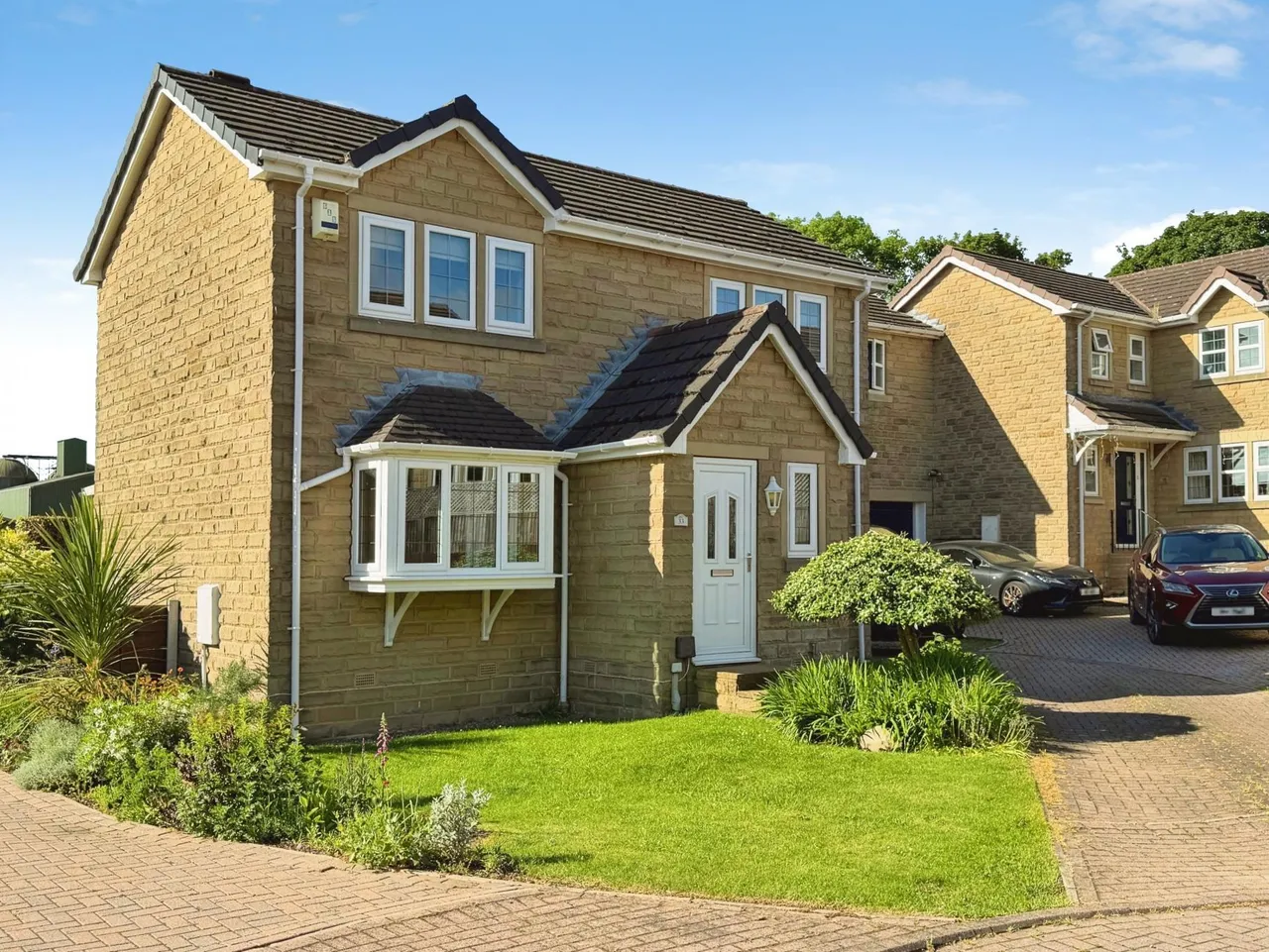 3 bed house for sale, Manor Park, Shaw Cross, WF12