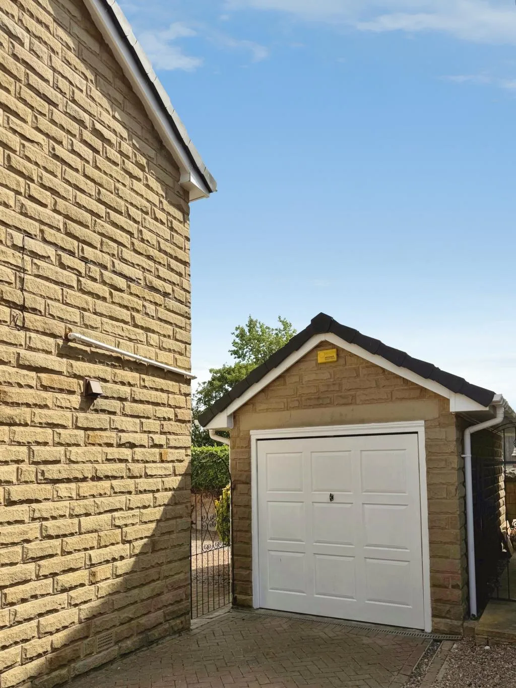 Manor Park, Shaw Cross, WF12, photo 25