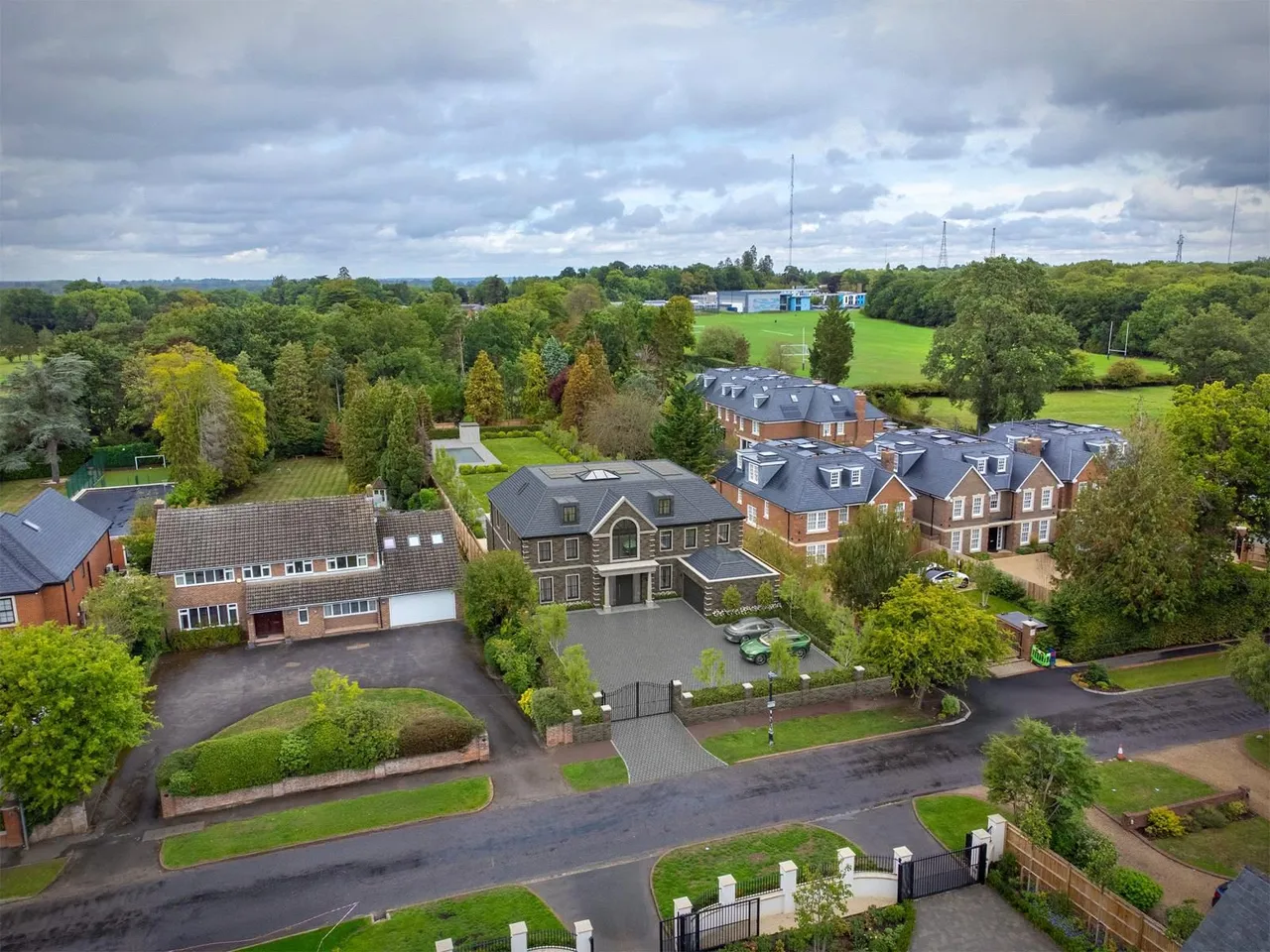 Brookmans Avenue, Brookmans Park, Hertfordshire, AL9 7QG, photo 3