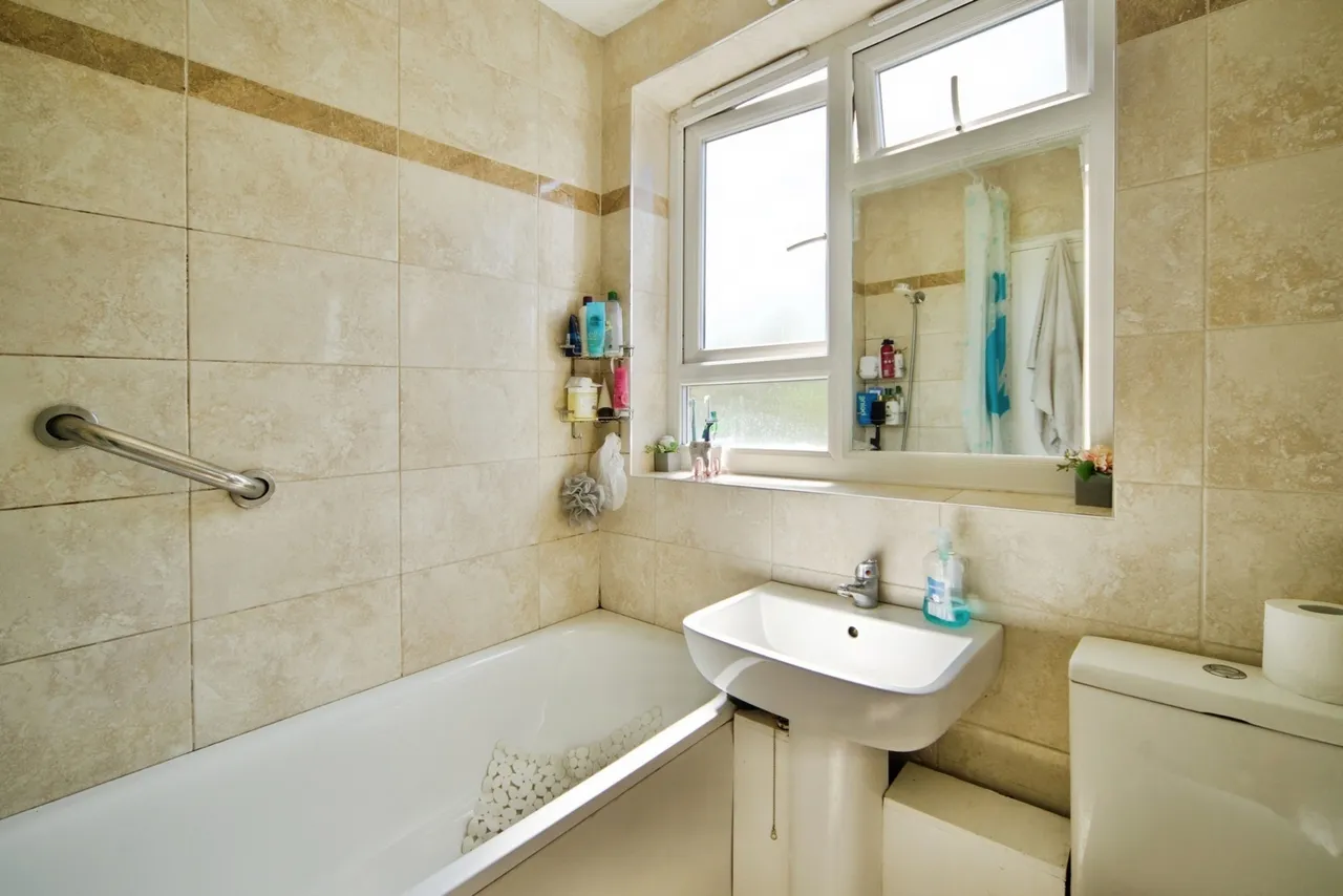 Harcourt Avenue, Manor Park, London, E12, photo 5