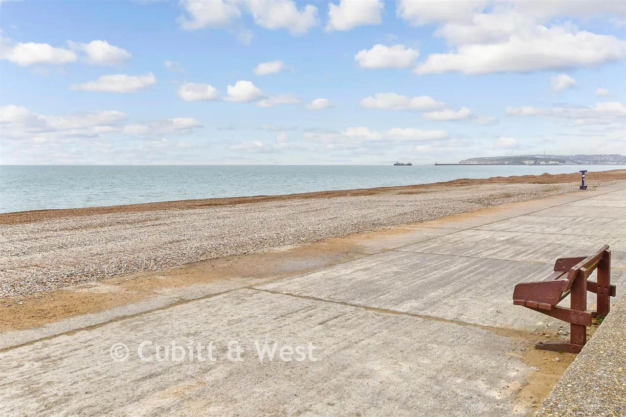 Esplanade, Seaford, BN25, photo 2