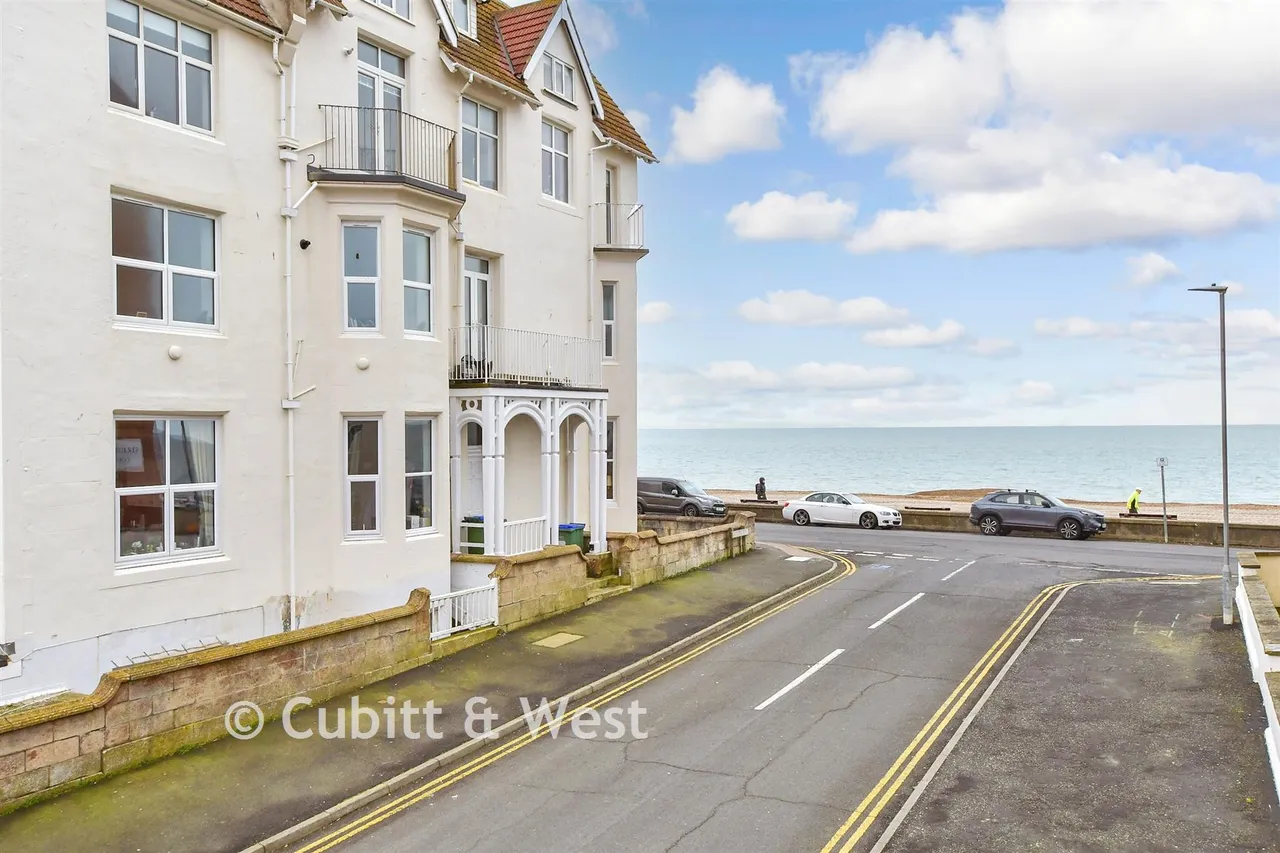 1 bed flat for sale, Esplanade, Seaford, BN25