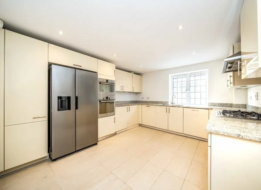 Raleigh Close, Hendon, NW4, photo 2