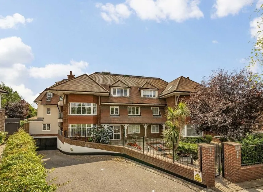 3 bed flat for sale, Raleigh Close, Hendon, NW4