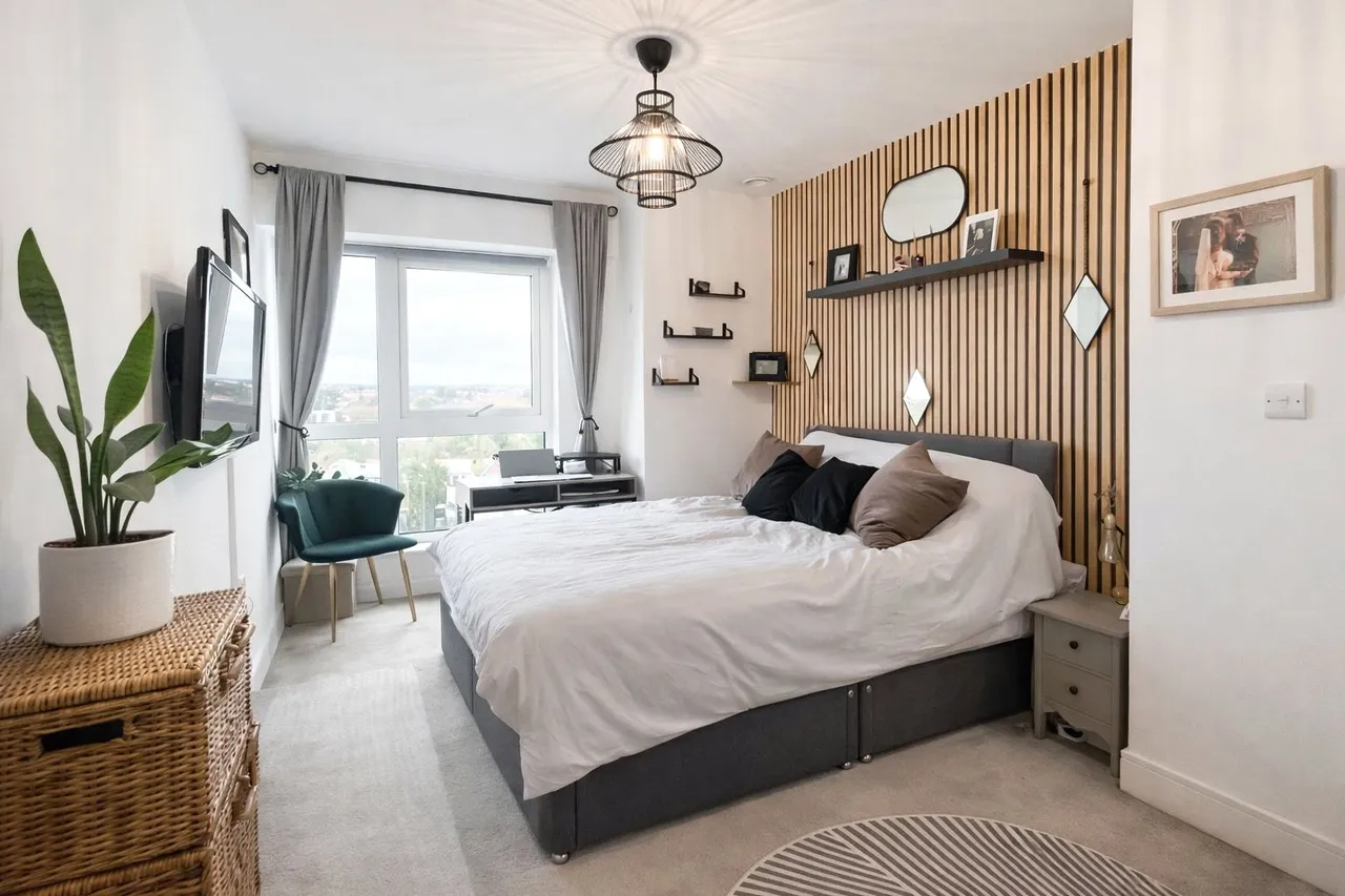 2 bed flat for sale, Trafalgar House, Dickens Yard, W5