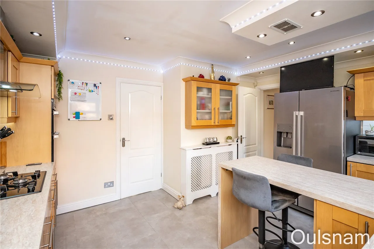 Golden Cross Lane, Catshill, Bromsgrove, Worcestershire, B61 0LE, photo 5