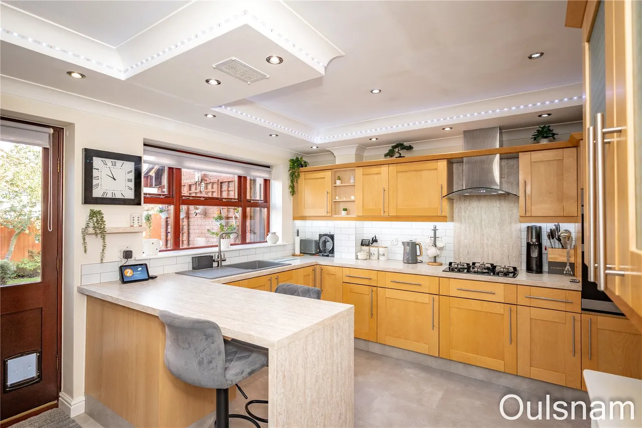 Golden Cross Lane, Catshill, Bromsgrove, Worcestershire, B61 0LE, photo 6