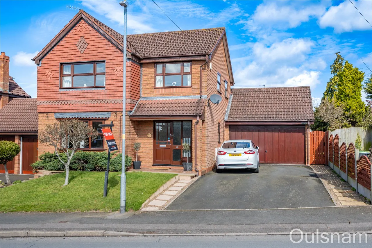 4 bed house for sale — Golden Cross Lane, Catshill, Bromsgrove, Worcestershire, B61 0LE