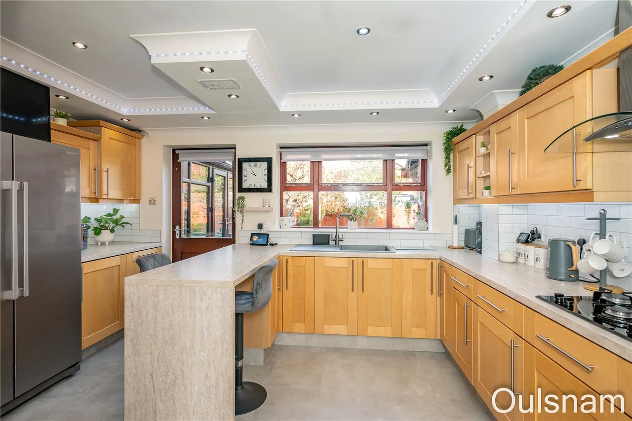 Golden Cross Lane, Catshill, Bromsgrove, Worcestershire, B61 0LE, photo 4