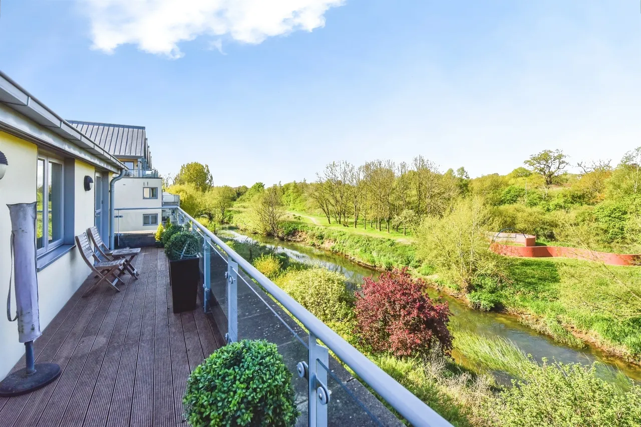 2 bed flat for sale — Westmead Lane, Chippenham