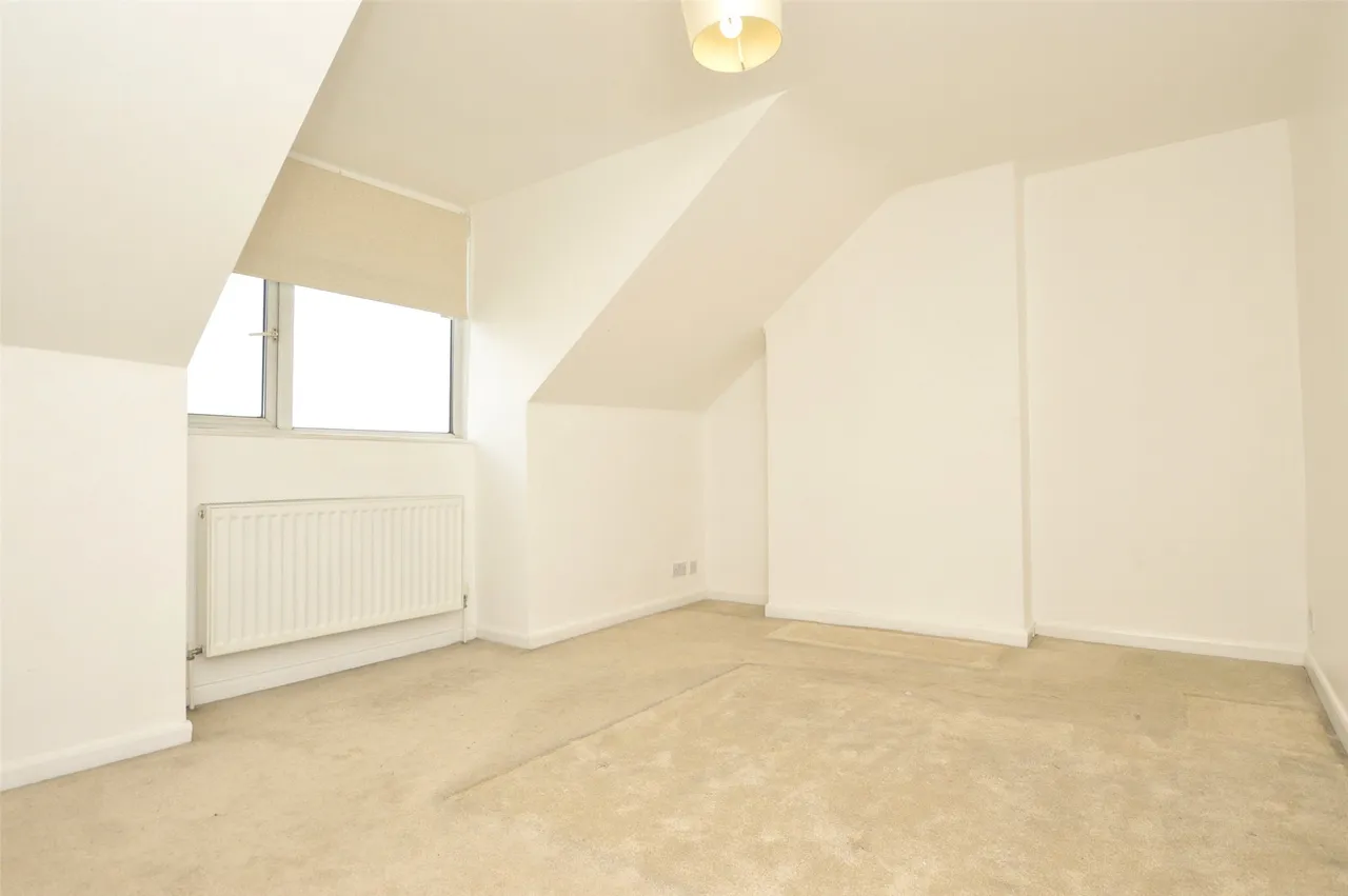 Garlands Road, Redhill, RH1 6NZ, photo 6