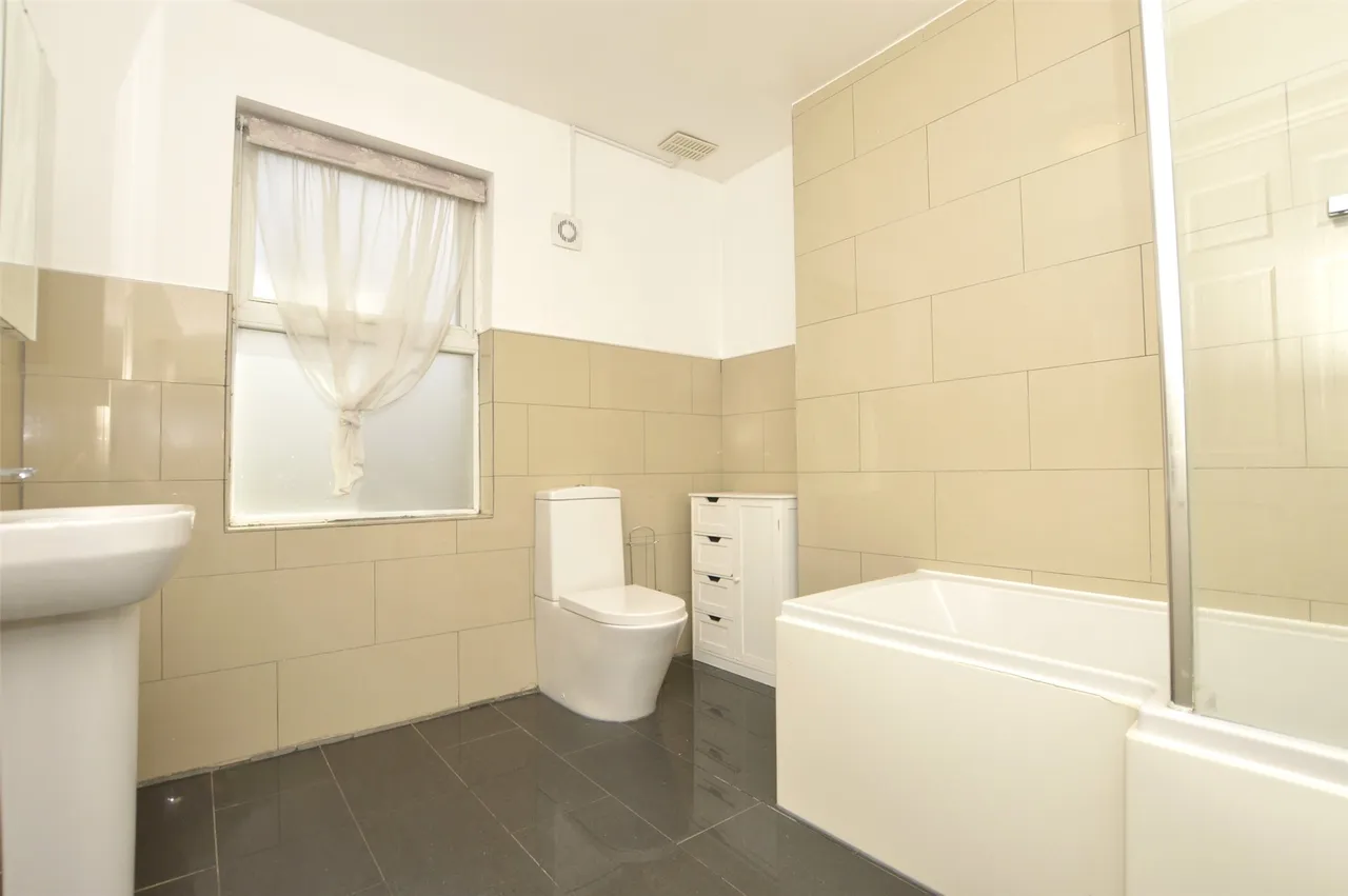 Garlands Road, Redhill, RH1 6NZ, photo 10