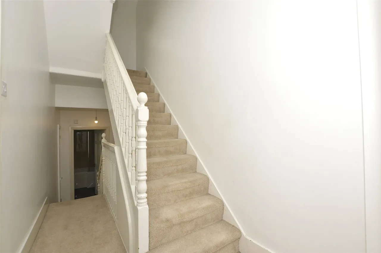 Garlands Road, Redhill, RH1 6NZ, photo 11