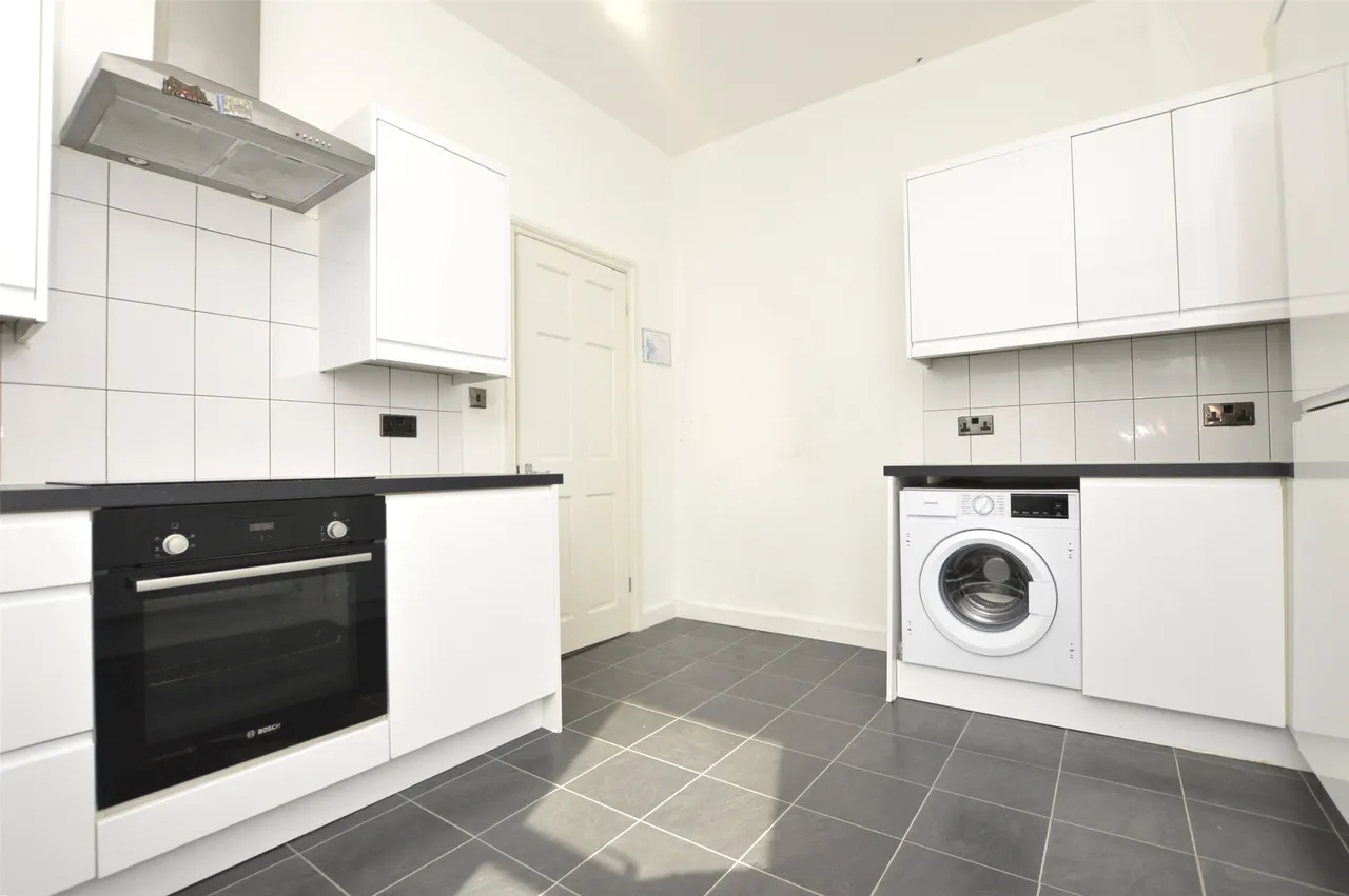 Garlands Road, Redhill, RH1 6NZ, photo 2