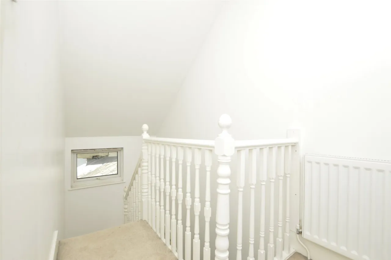Garlands Road, Redhill, RH1 6NZ, photo 4