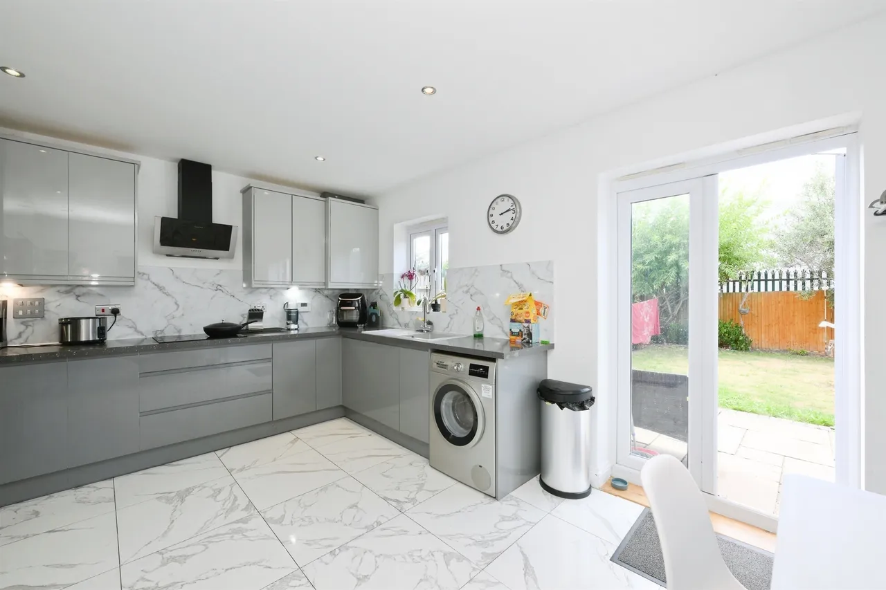 Robinia Road, Broxbourne, photo 7