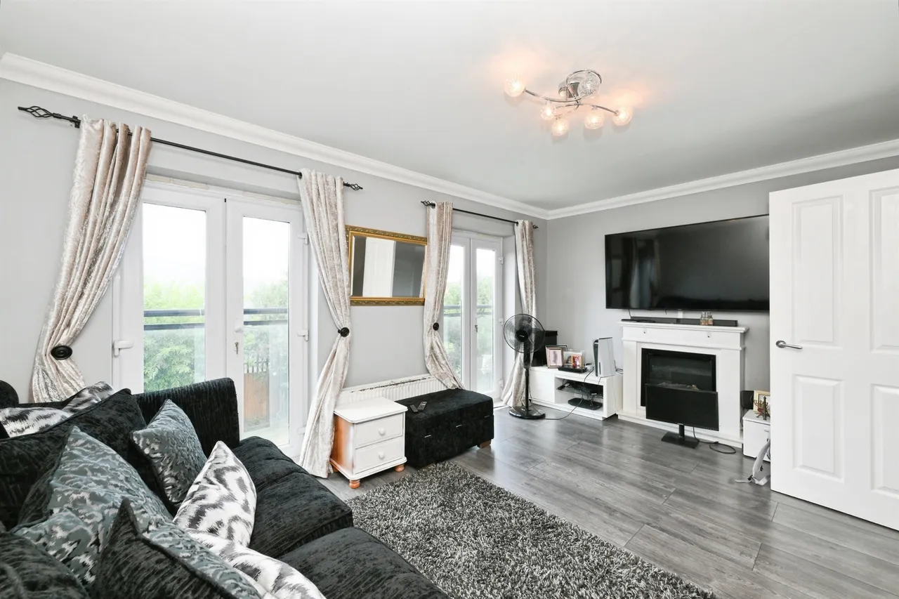 Robinia Road, Broxbourne, photo 2