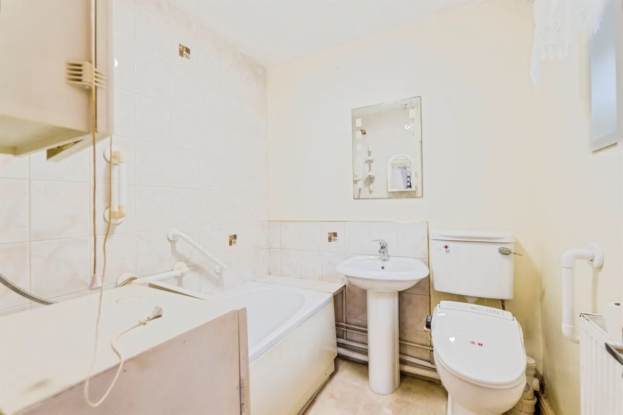 Fairwater Grove West, Cardiff, photo 9