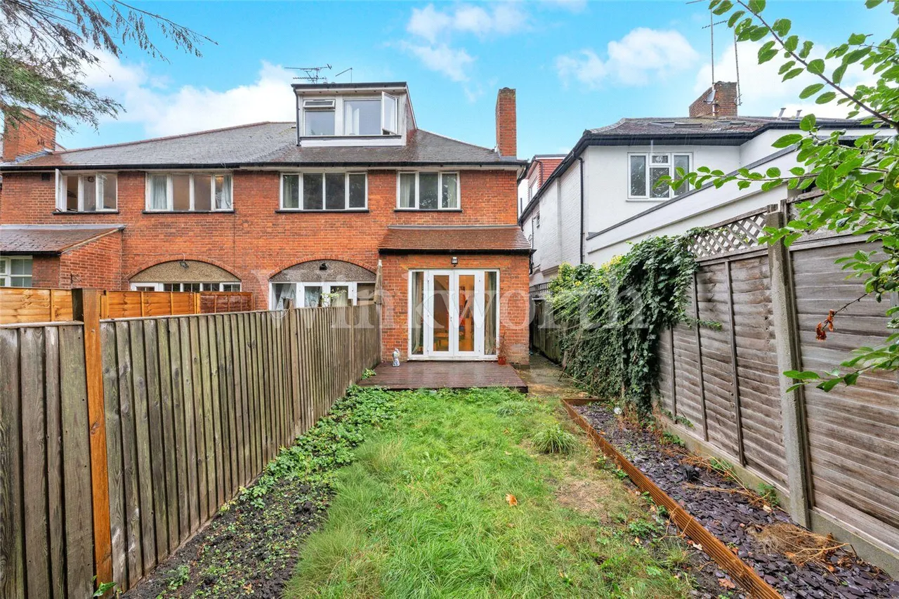 Golders Green Crescent, London, NW11, photo 11