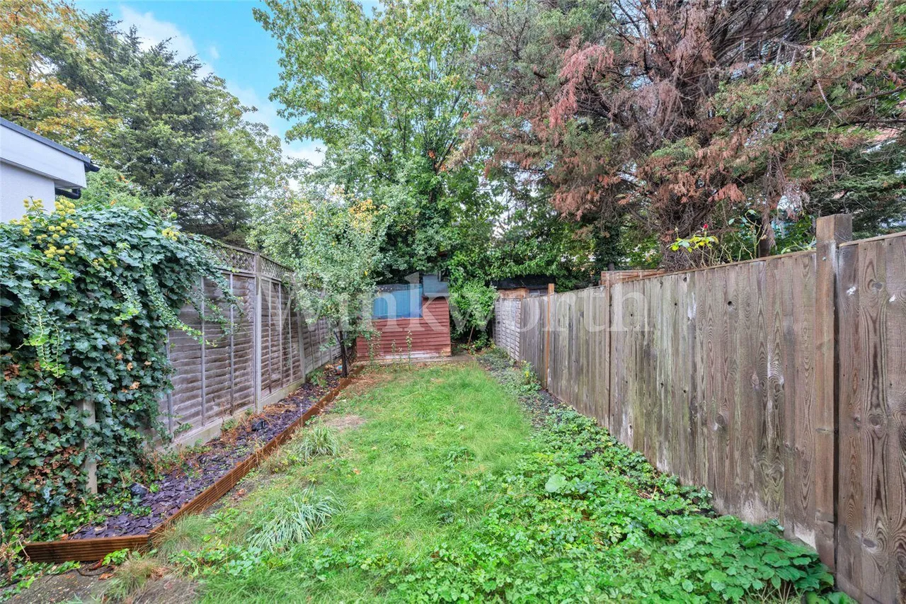 Golders Green Crescent, London, NW11, photo 10