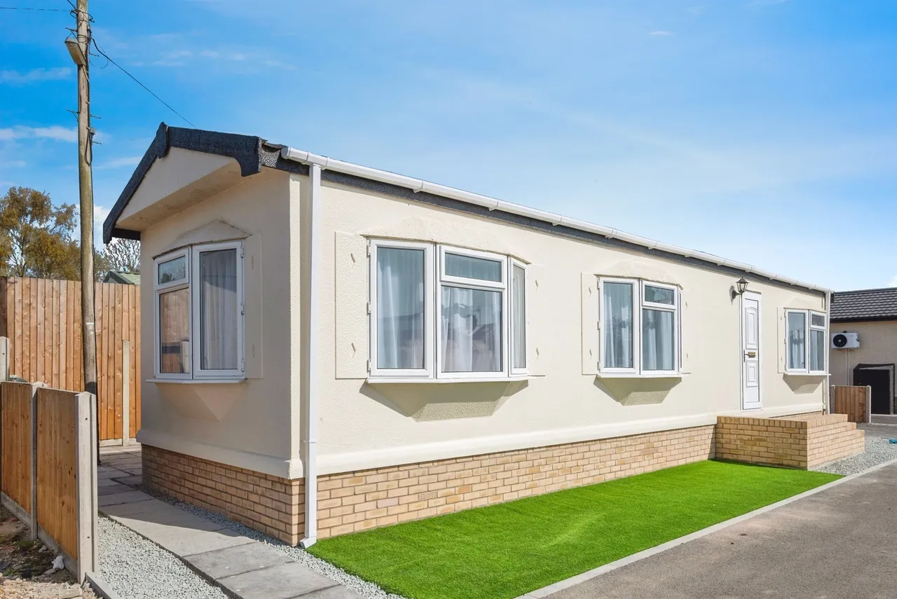 2 bed house for sale — Mill Road, Great Yarmouth