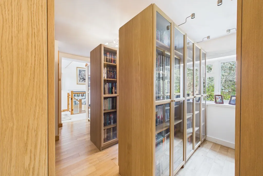 Brentwood, Brigsteer, LA8, photo 17