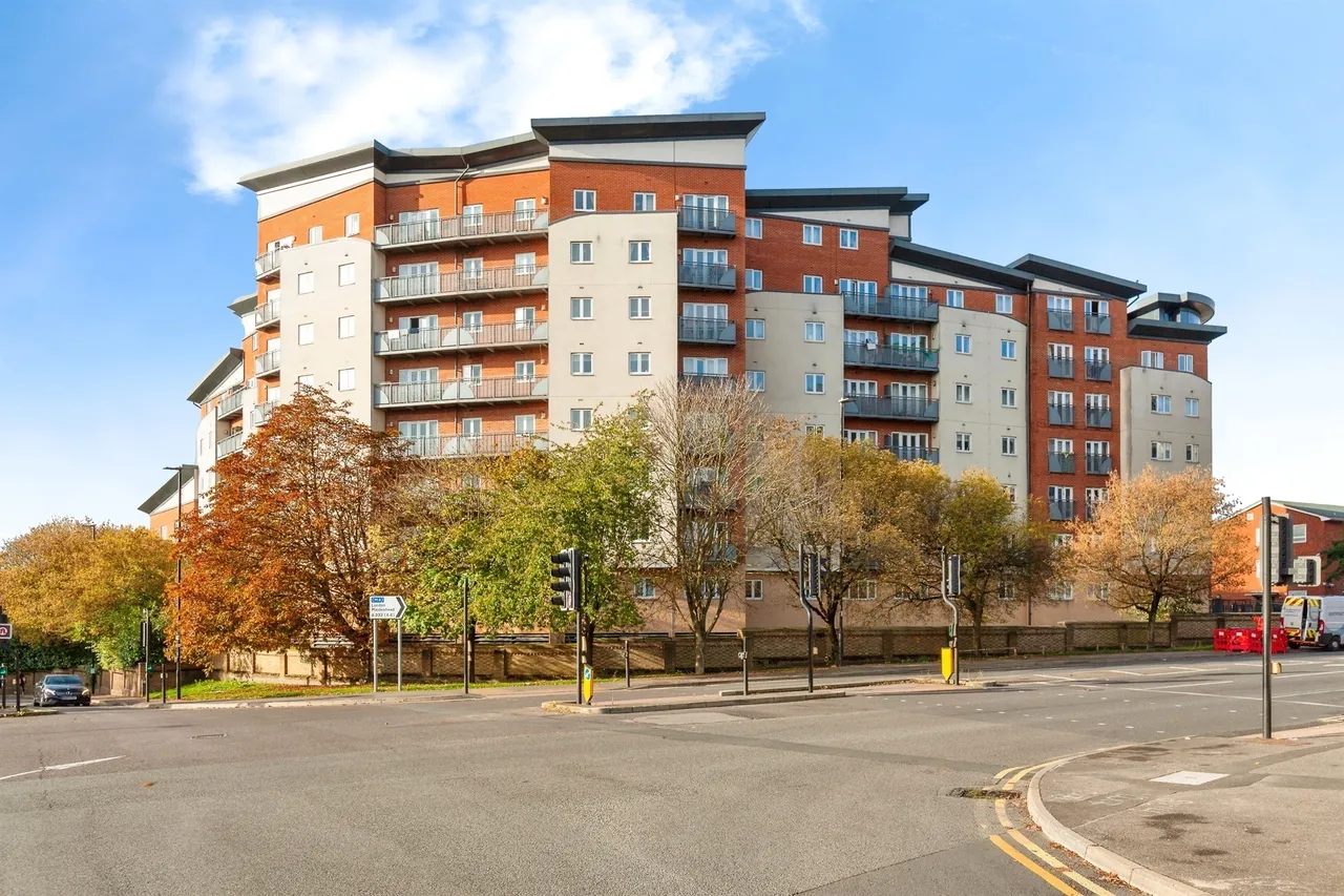 1 bed flat for sale — Aspects Court, Slough