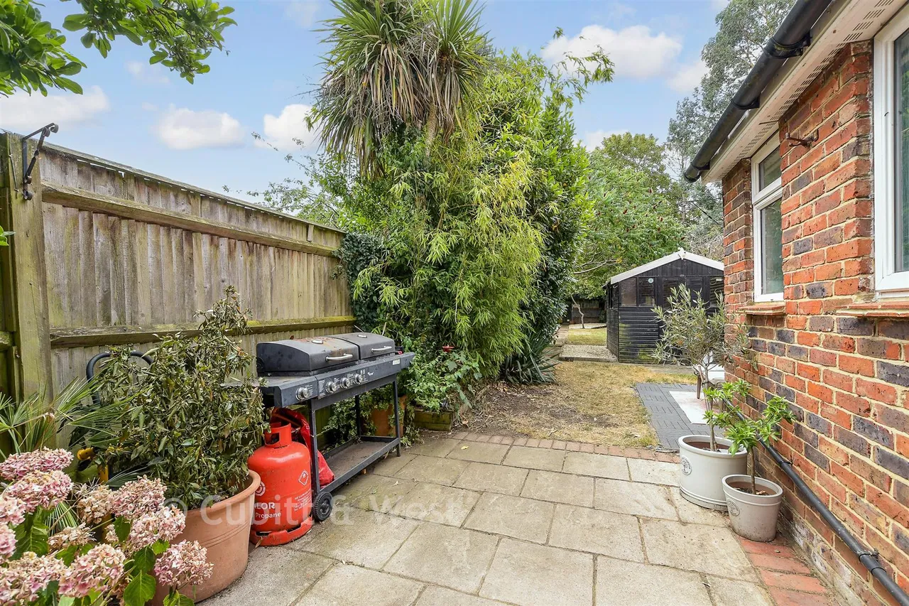 Albert Road, Horley, RH6, photo 11