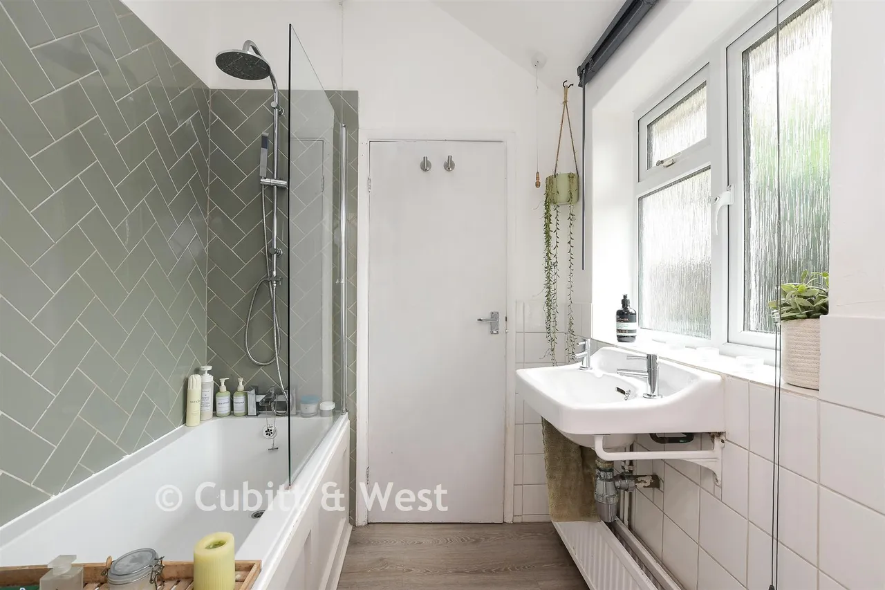 Albert Road, Horley, RH6, photo 6