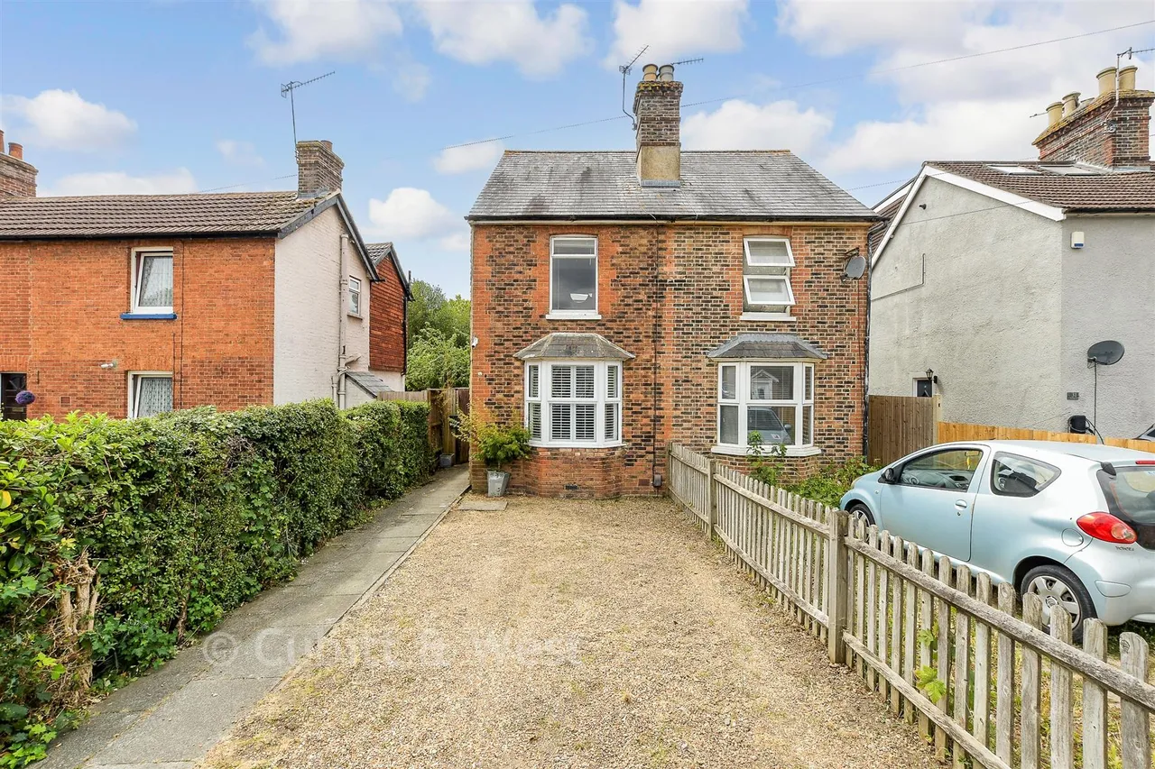 2 bed house for sale, Albert Road, Horley, RH6