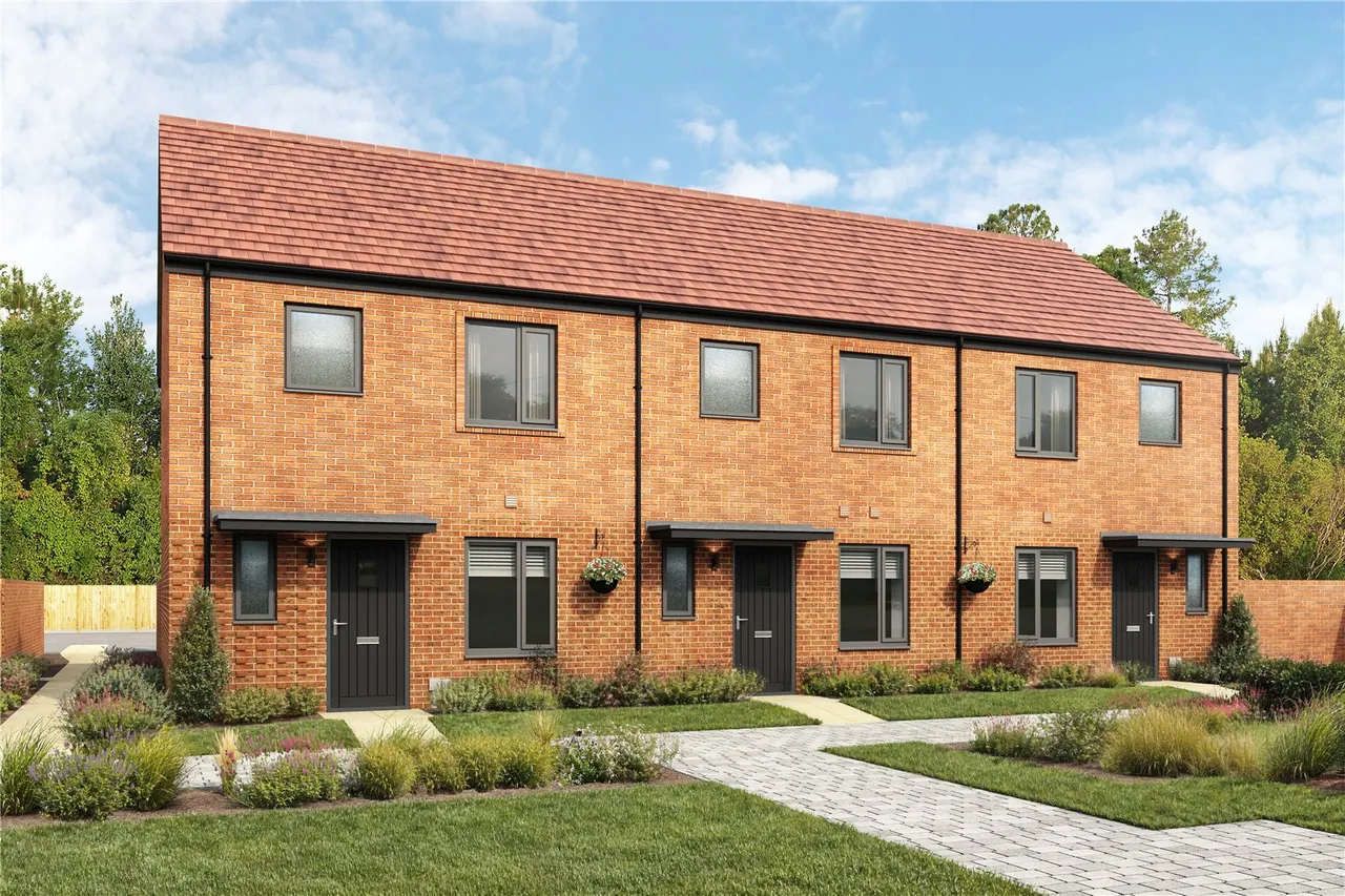 2 bed house for sale, Tram Road, Deepcut, GU16