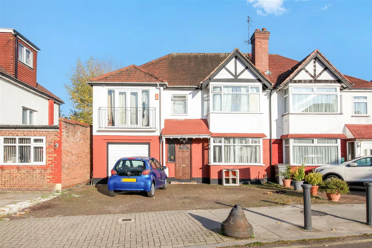 5 bed house for sale, Nathans Road, Wembley, HA0