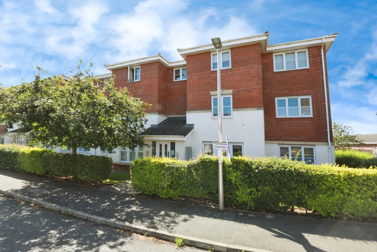 2 bed flat for sale — William Foden Close, Sandbach