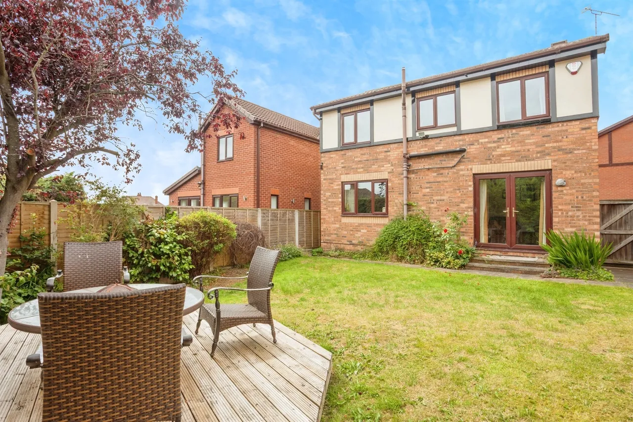 Silcoates Drive, Wrenthorpe, WAKEFIELD, photo 2