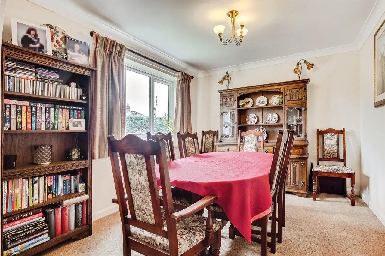 Silcoates Drive, Wrenthorpe, WAKEFIELD, photo 4