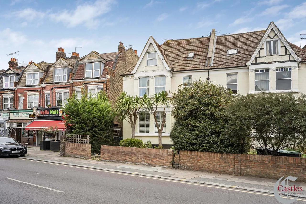 High Road, N22, photo 15
